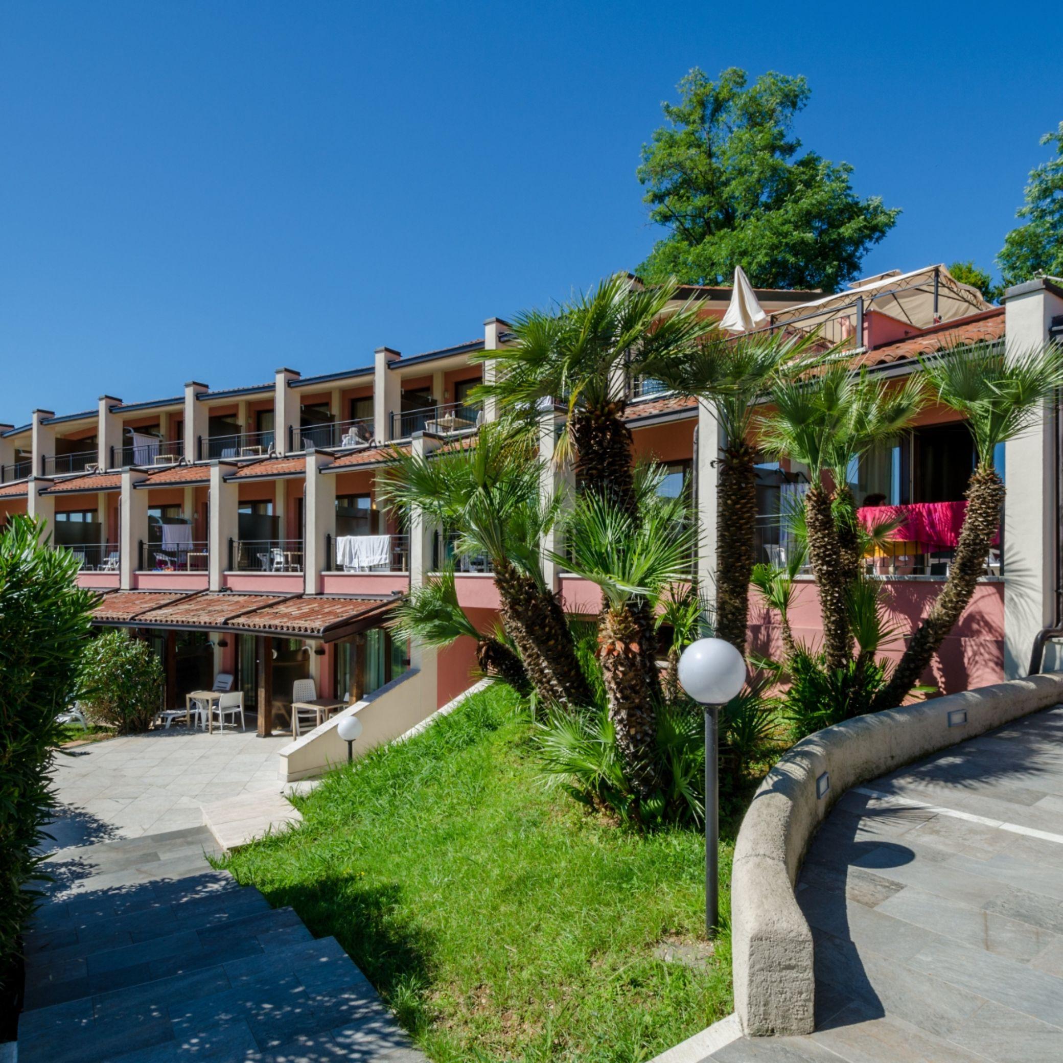 Hotel Belvedere Манерба-дель-Гарда Екстер'єр фото